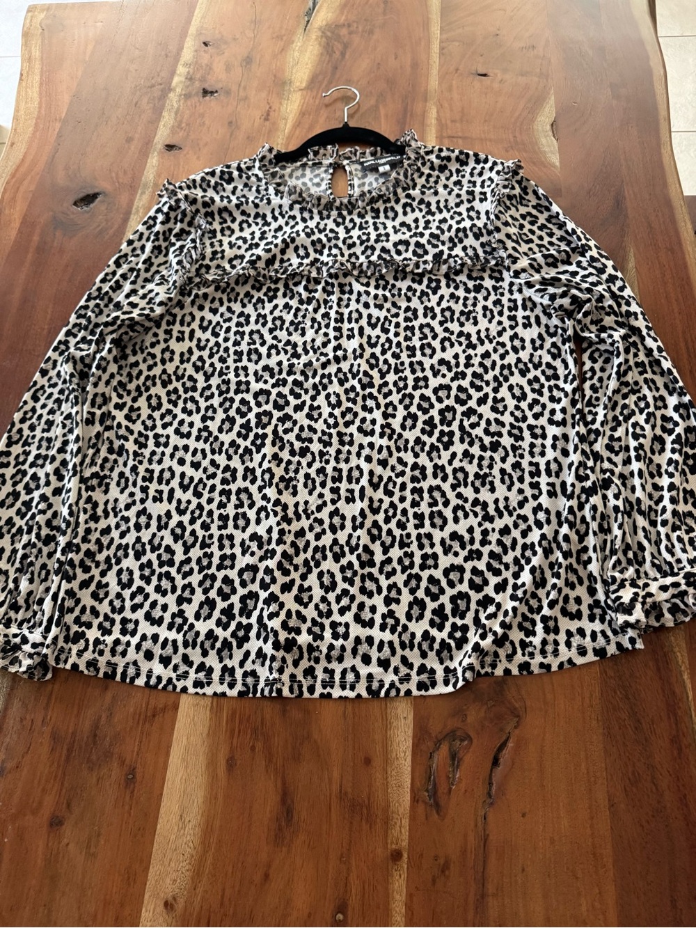 Karl Lagerfeld Black, Gray and White Leopard Print Long Sleeve Blouse Ruffle Lrg - Picture 4 of 9